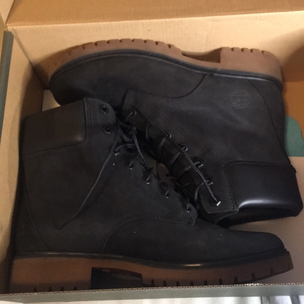 I am selling brand new black timberlands
